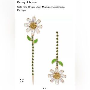 NEW Betsey Johnson Gold and Green Daisy Drop Earrings
